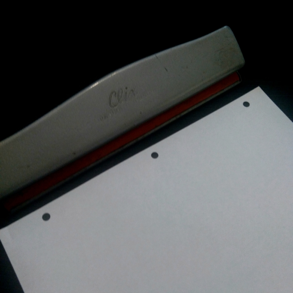 Clix Vintage 3 Hole Paper Punch - Picture 8 of 8